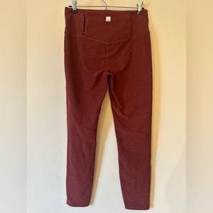 Vuori Clean Elevation Legging with back pocket.